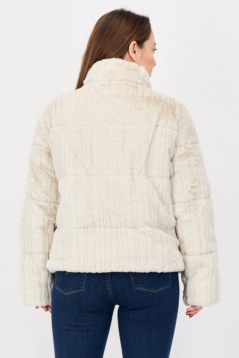 Bearpaw جاكيت شيربا ذو الملمس للنساء، كريمي - Image 3